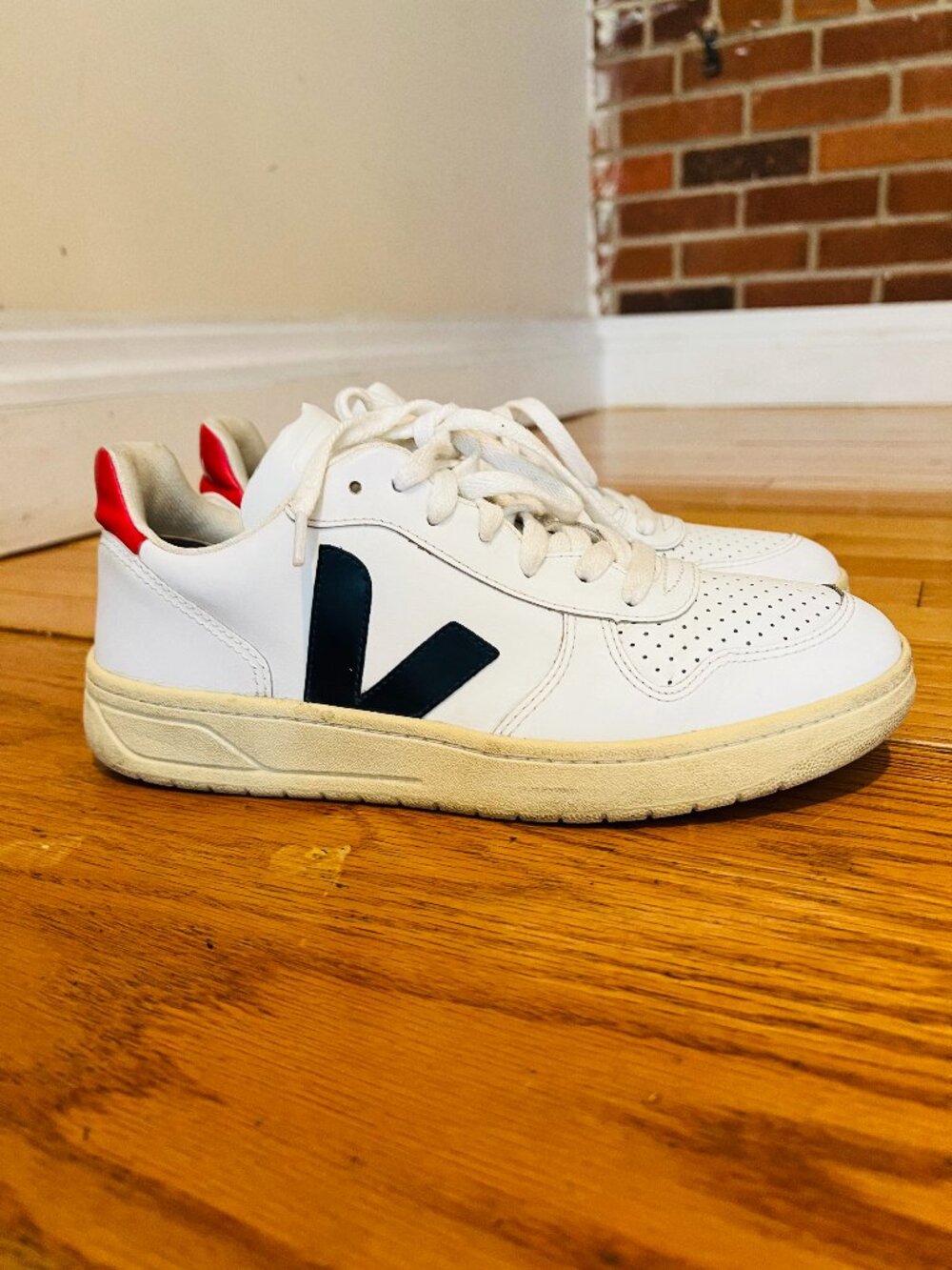 White Leather Veja V-10 low-top sneakers Size 8 Women's